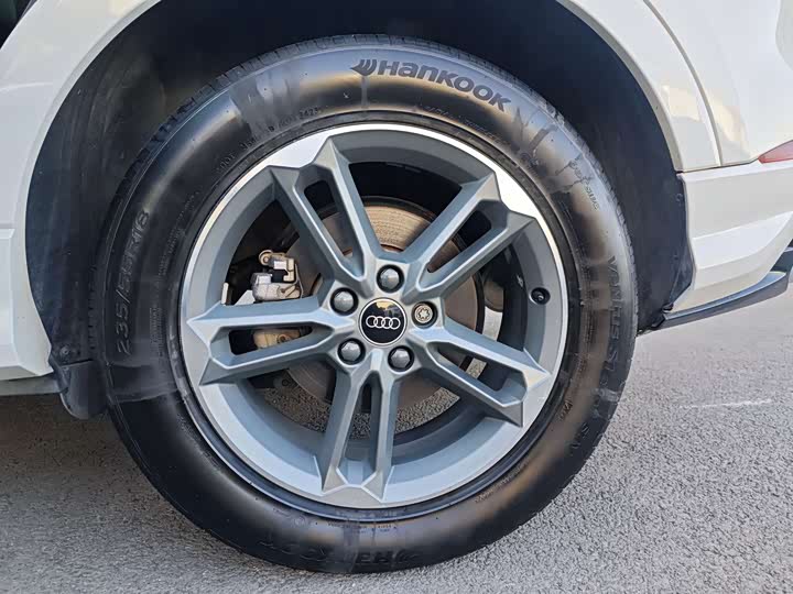 Фото 8 - Audi Q3