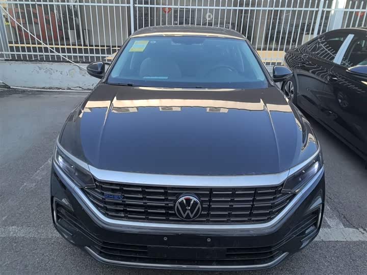 Фото 3 - Volkswagen Passat Hybrid