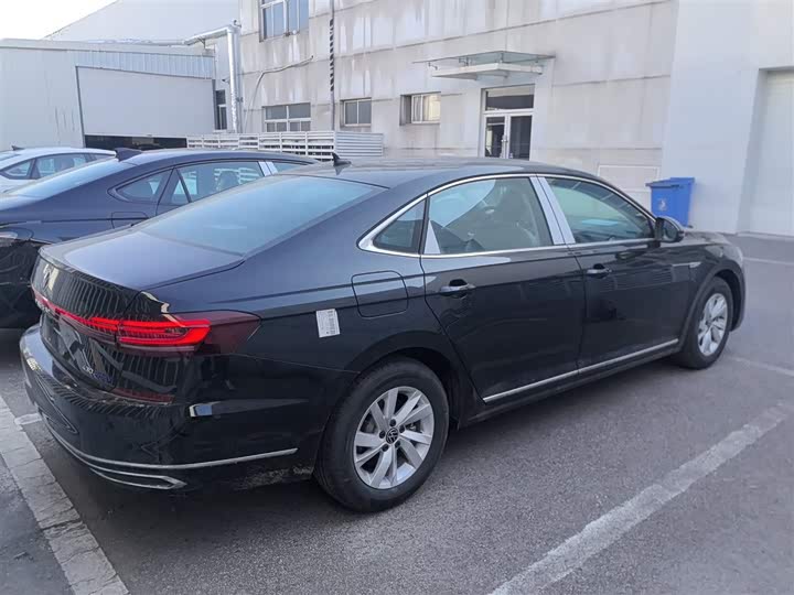 Фото 7 - Volkswagen Passat Hybrid
