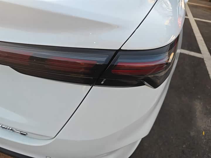 Фото 8 - Geely Binrui