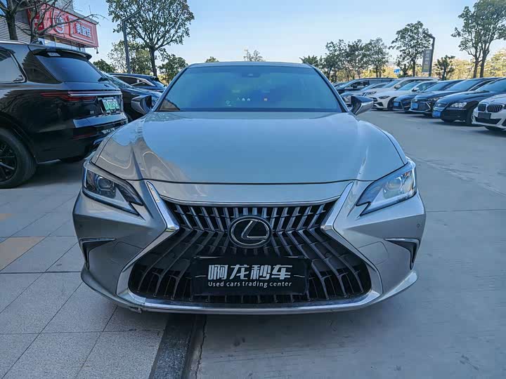 Фото 2 - Lexus ES