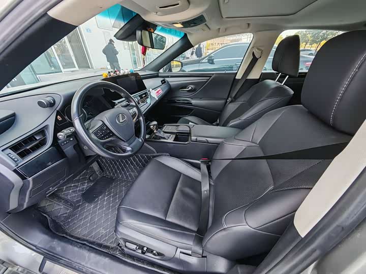 Фото 7 - Lexus ES