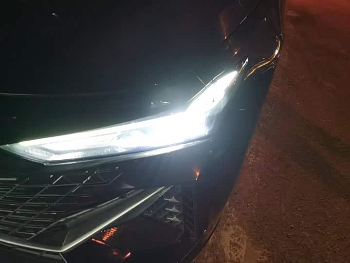 Фото 5 - Changan UNI-V