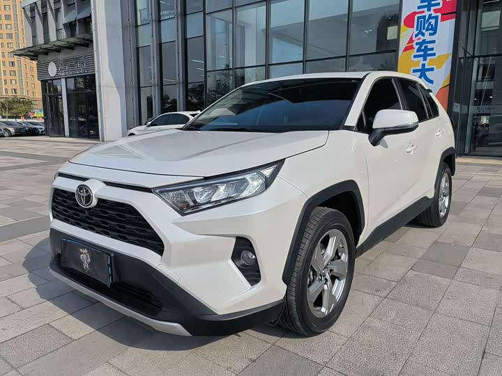 Фото 2 - Toyota RAV4