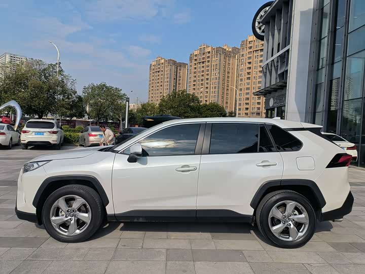 Фото 3 - Toyota RAV4