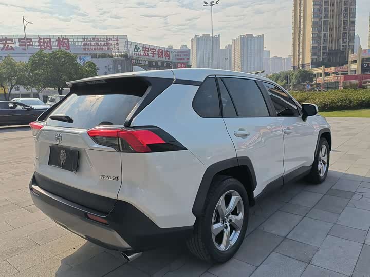 Фото 5 - Toyota RAV4