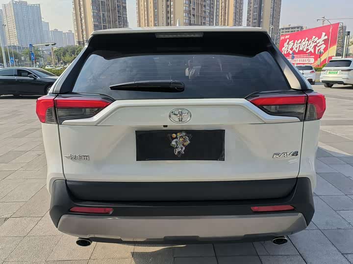 Фото 6 - Toyota RAV4