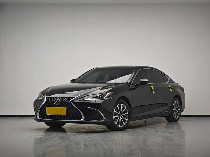 Фото 1 - Lexus ES