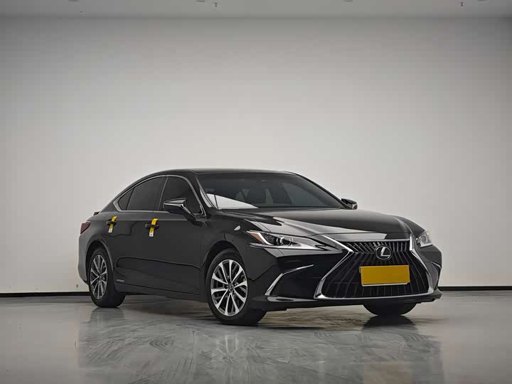 Фото 3 - Lexus ES