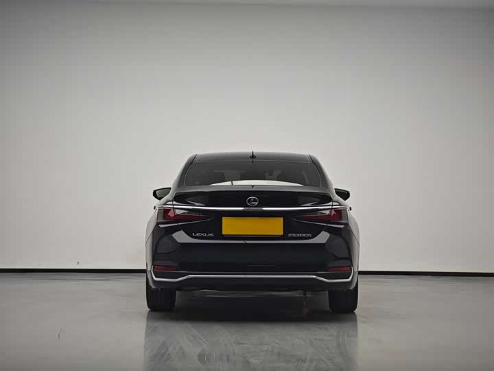 Фото 4 - Lexus ES