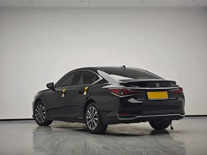 Фото 5 - Lexus ES