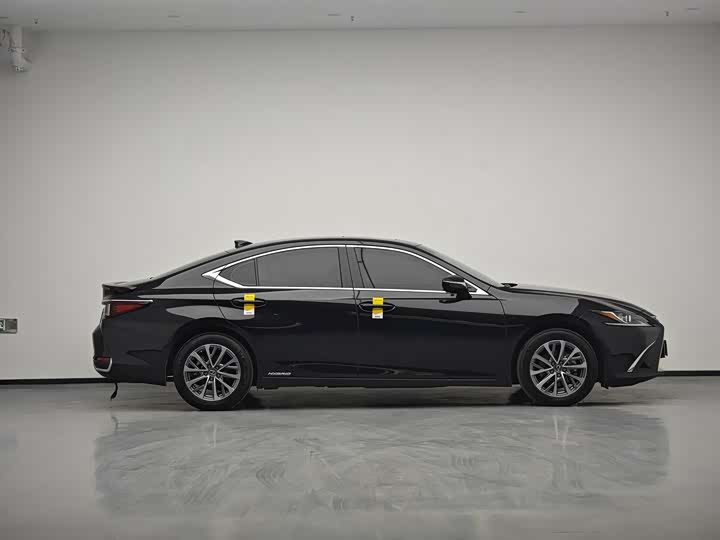 Фото 8 - Lexus ES