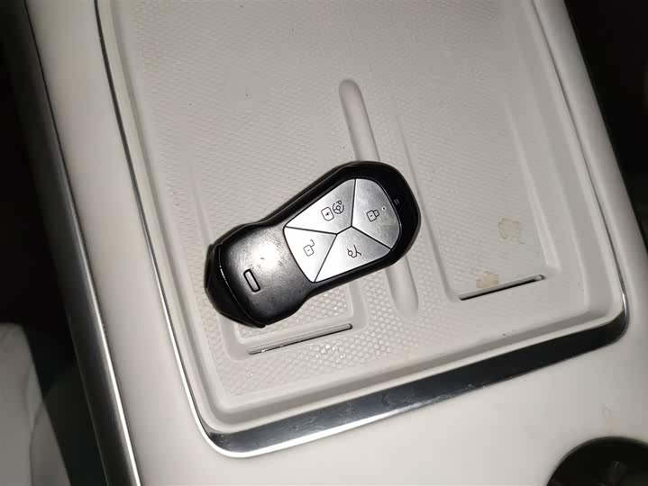 Фото 9 - XPeng G9