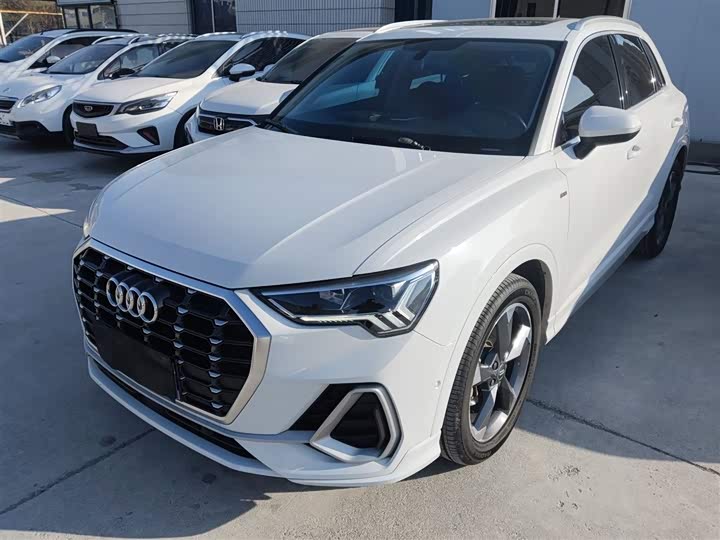 Фото 2 - Audi Q3