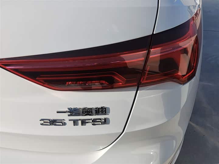 Фото 8 - Audi Q3