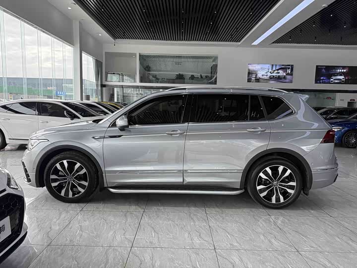 Фото 5 - Volkswagen Tiguan L Pro