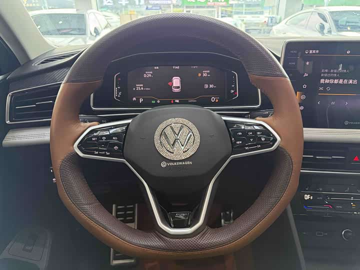 Фото 7 - Volkswagen Tiguan L Pro