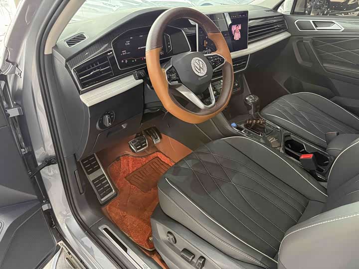 Фото 8 - Volkswagen Tiguan L Pro