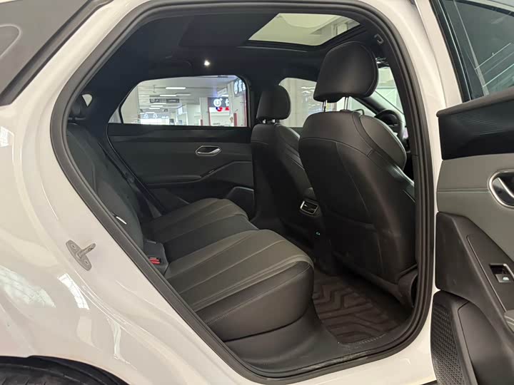 Фото 9 - BYD Qin L