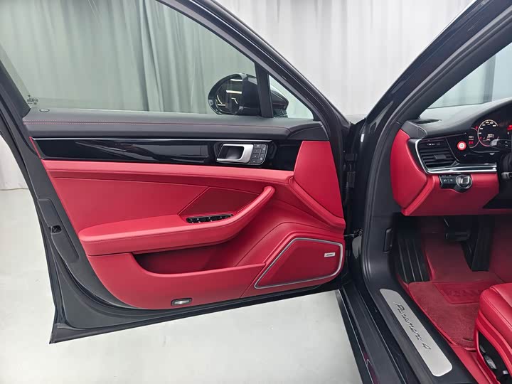 Фото 7 - Porsche Panamera