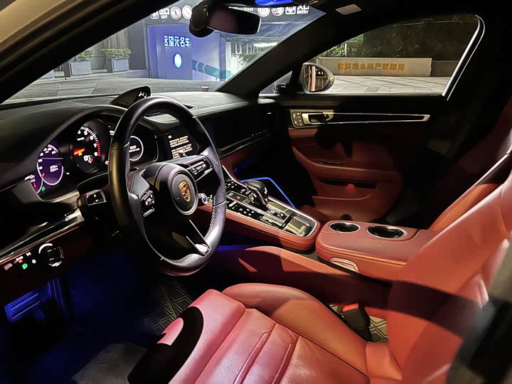 Фото 2 - Porsche Panamera