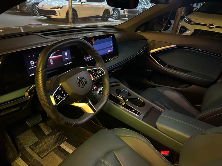 Фото 7 - MG Motor 7