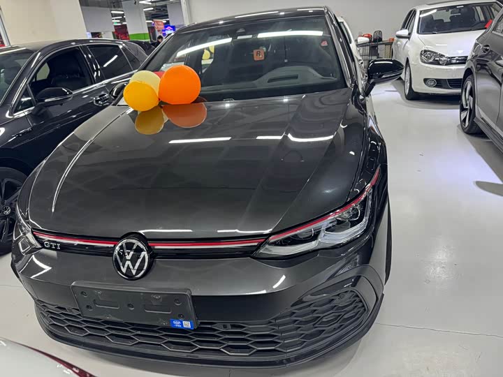 Фото 2 - Volkswagen Golf GTI