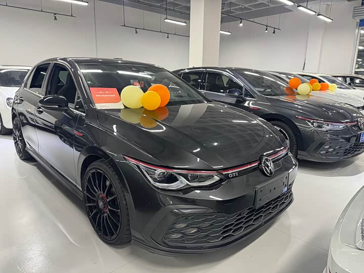 Фото 3 - Volkswagen Golf GTI