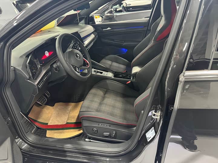 Фото 4 - Volkswagen Golf GTI