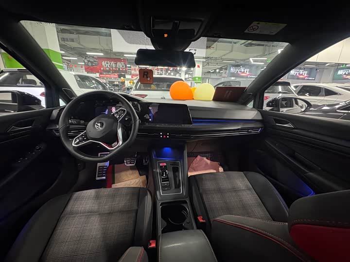 Фото 6 - Volkswagen Golf GTI