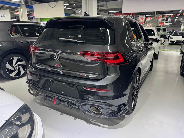 Фото 8 - Volkswagen Golf GTI