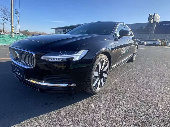 Фото 1 - Volvo S90 Hybrid