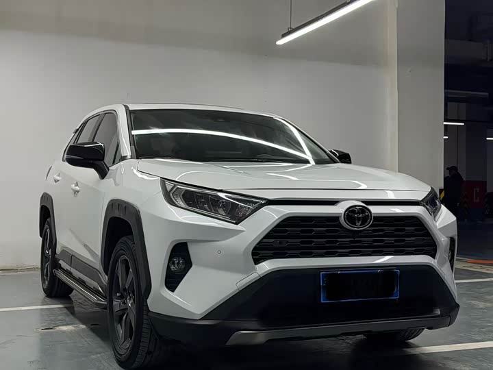 Фото 3 - Toyota RAV4