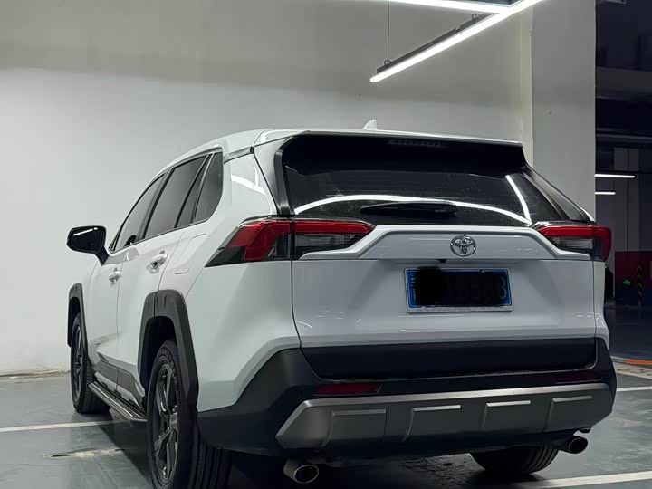 Фото 7 - Toyota RAV4