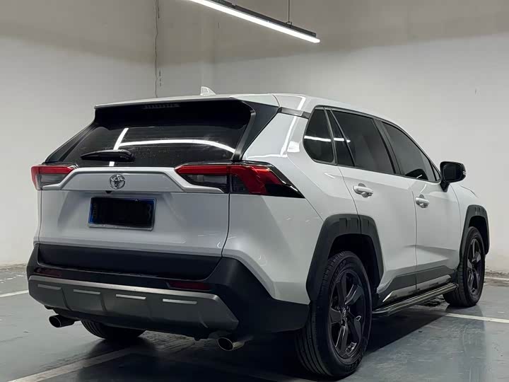 Фото 9 - Toyota RAV4
