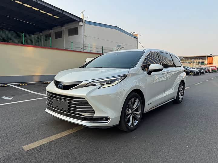 Фото 2 - Toyota Sienna