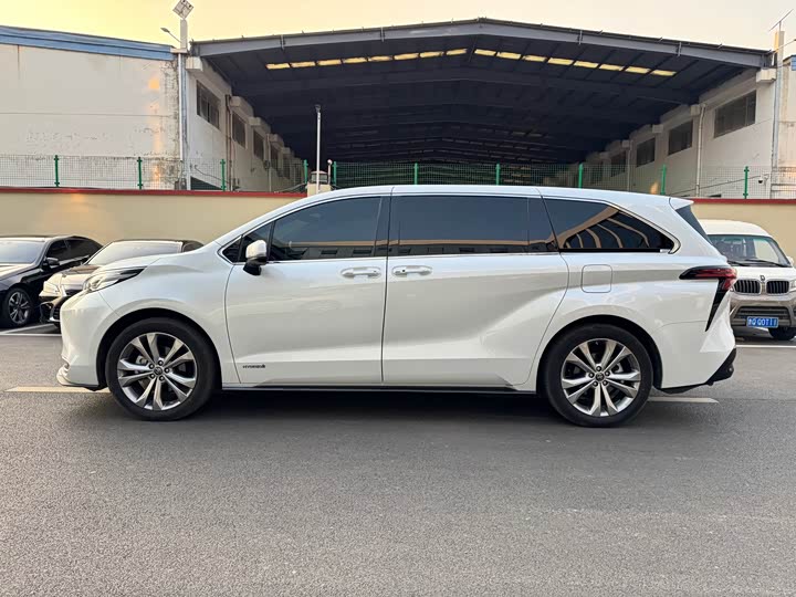 Фото 3 - Toyota Sienna