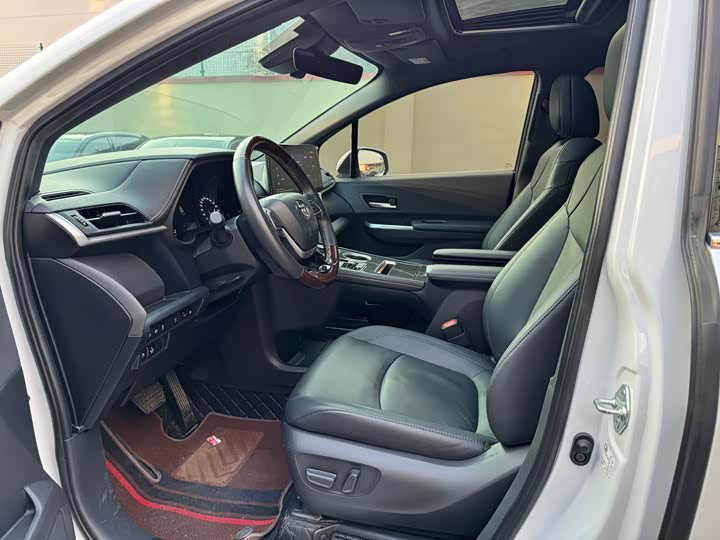 Фото 4 - Toyota Sienna