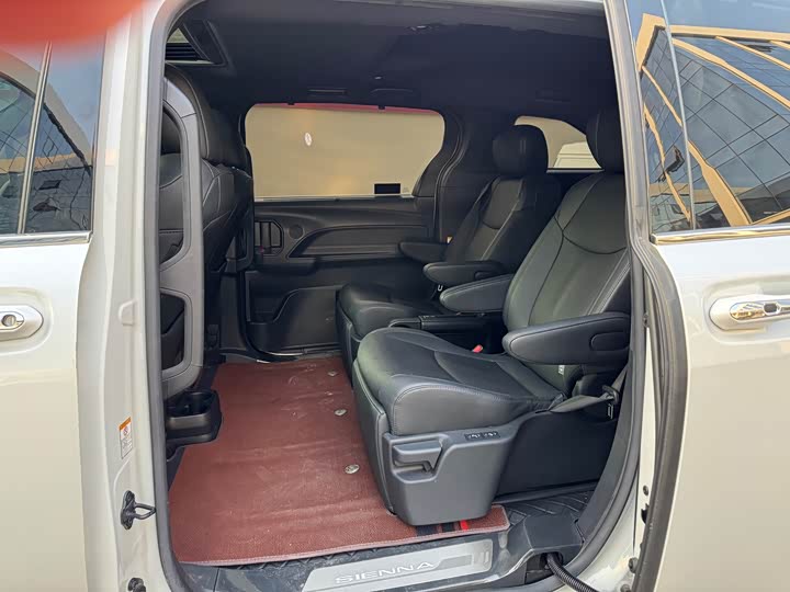 Фото 6 - Toyota Sienna