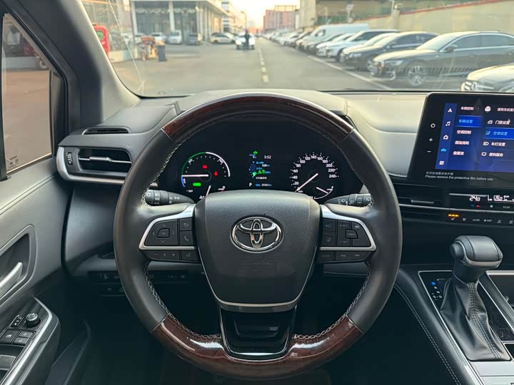 Фото 9 - Toyota Sienna