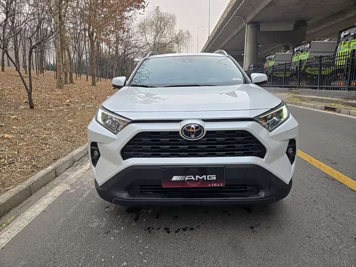 Фото 2 - Toyota RAV4