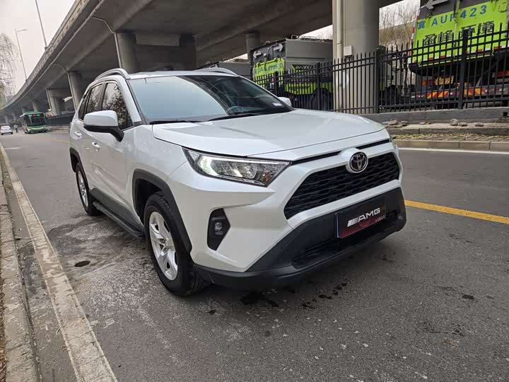 Фото 3 - Toyota RAV4