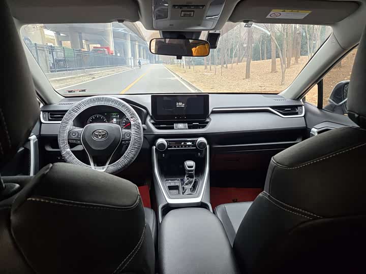 Фото 5 - Toyota RAV4