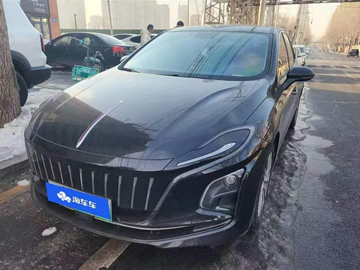 Фото 1 - Hongqi E-QM5