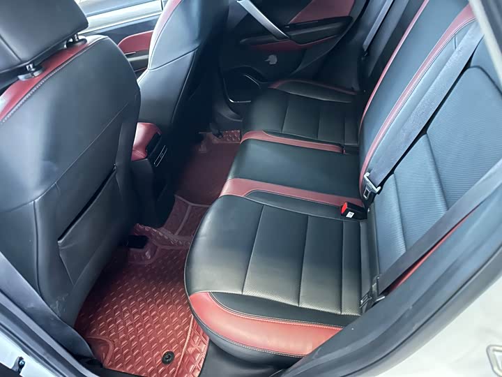 Фото 8 - Geely Coolray