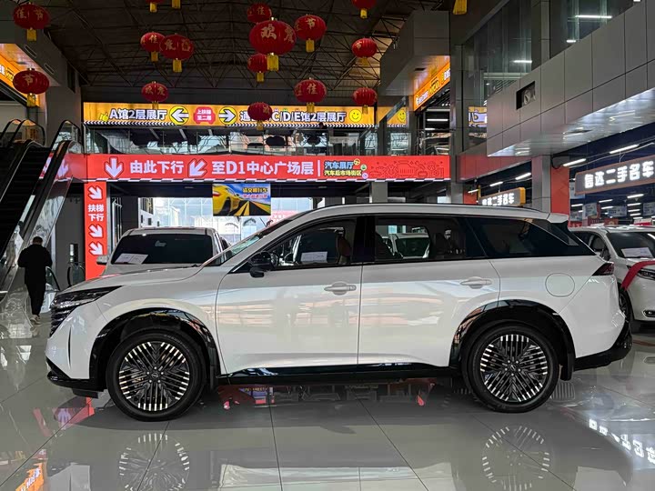 Фото 4 - Nissan Pathfinder