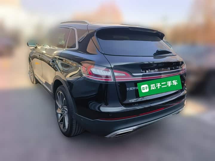 Фото 9 - Lincoln Nautilus