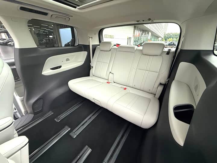 Фото 9 - Maxus Mifa 9