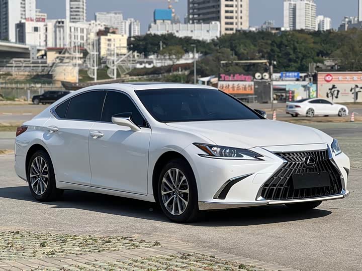 Фото 4 - Lexus ES