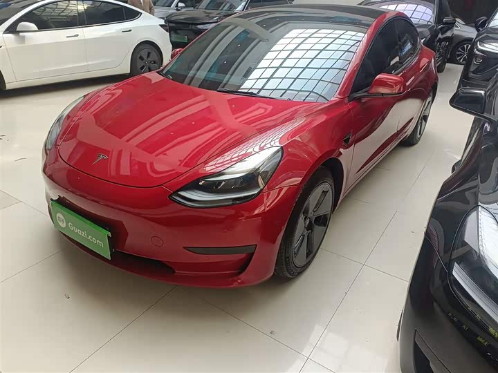 Фото 1 - Tesla Model 3